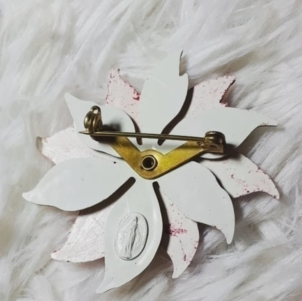 Vintage Pointsettia Peek-A-Boo Gold Petals Brooch